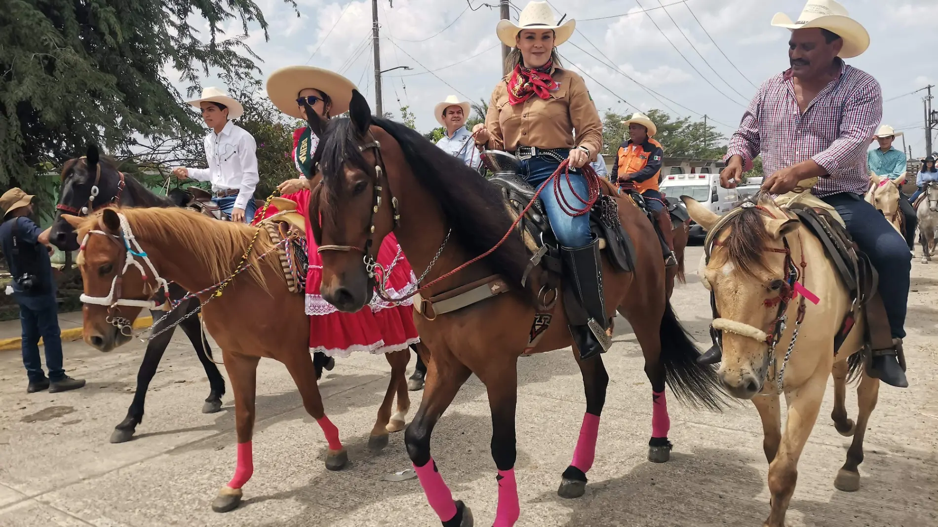 Las mujeres fortalecen las actividades ecuestres en Ozuluama